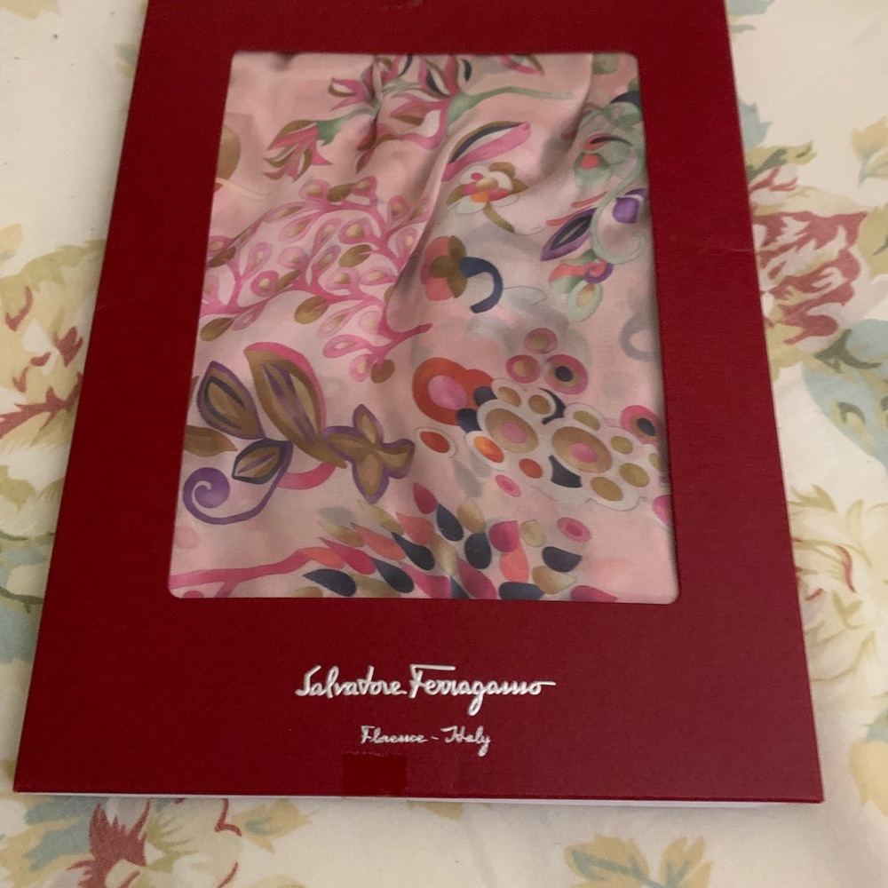 salvatore ferragamo scraf